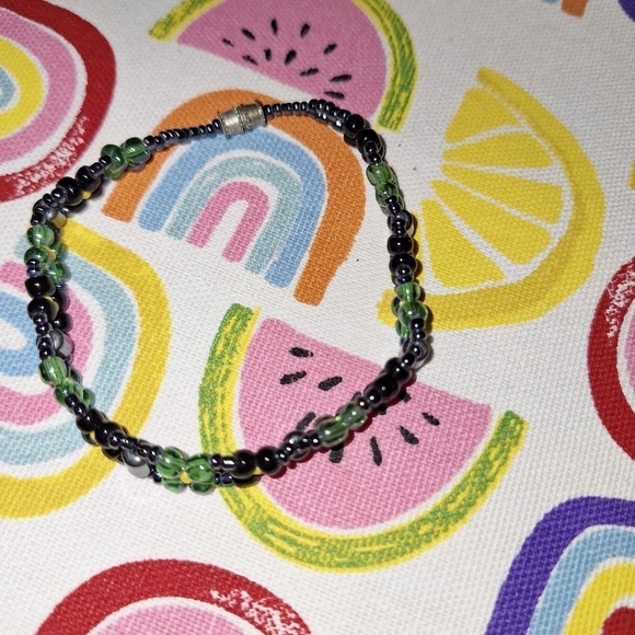 Beaded Green and Yellow Flower Barrel Clasp Bracelet - Picture 2 of 2
